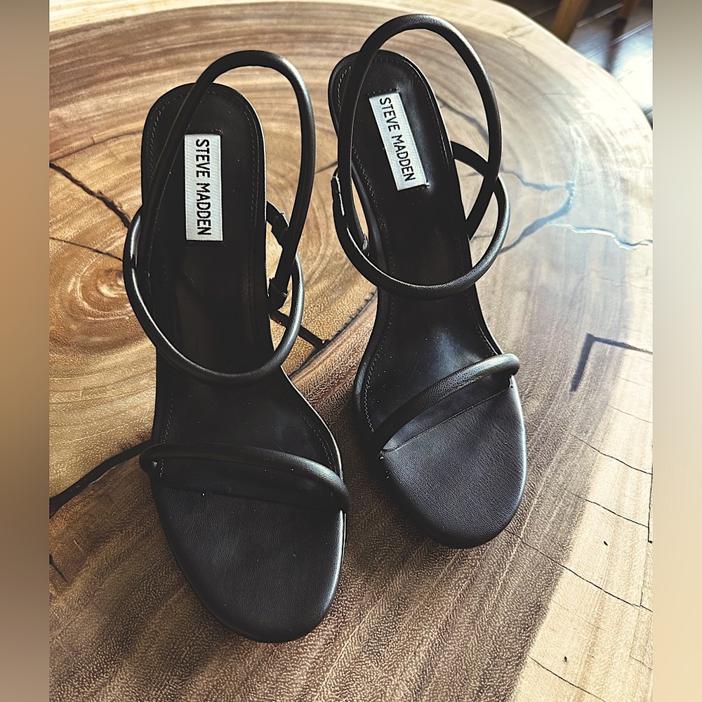 BRAND NEW Steve Madden sexy black leather high heel. 4 1/2” heel.
